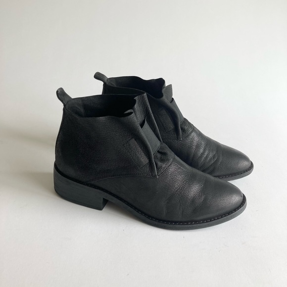 Eileen Fisher Black Genuine Leather Elastic Band Booties size 7 - Picture 2 of 13